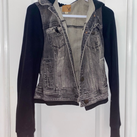 Jean jacket with hoodie - Picture 2 of 3